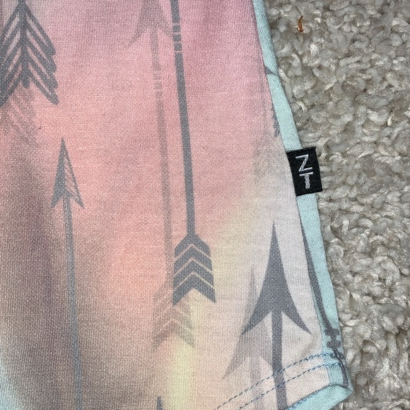 NWT- Zara- Terez- Multicolor Pastel Arrow V-Neck Tee- Sz Large (Fits like S/M) - Picture 5 of 7